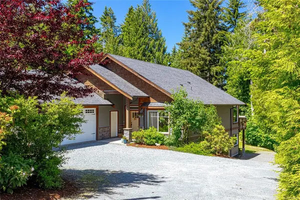 1645 Jersey Rd, Shawnigan Lake BC V8H 3A8 - 5 bed, 4 bath in Shawnigan Lake