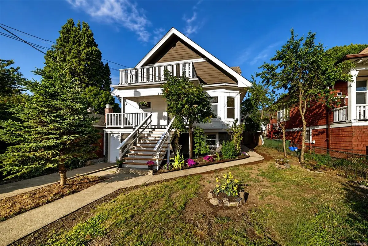 3109 Glasgow St, Victoria BC V8X 1L8