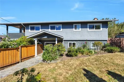 3236 Cedar Hill Rd, Saanich BC V8P 3Y3