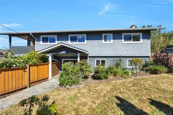 3236 Cedar Hill Rd, Saanich BC V8P 3Y3 - 6 bed, 3 bath property for sale in Saanich