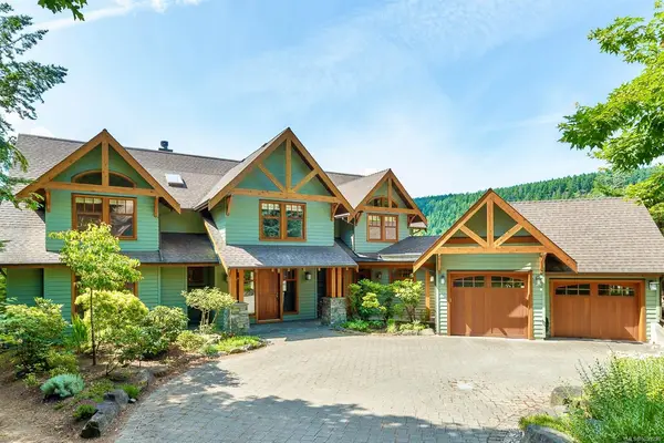121 Howard Rd, Salt Spring BC V8K 1N2 - 6 bed, 5 bath property for sale in Salt Spring