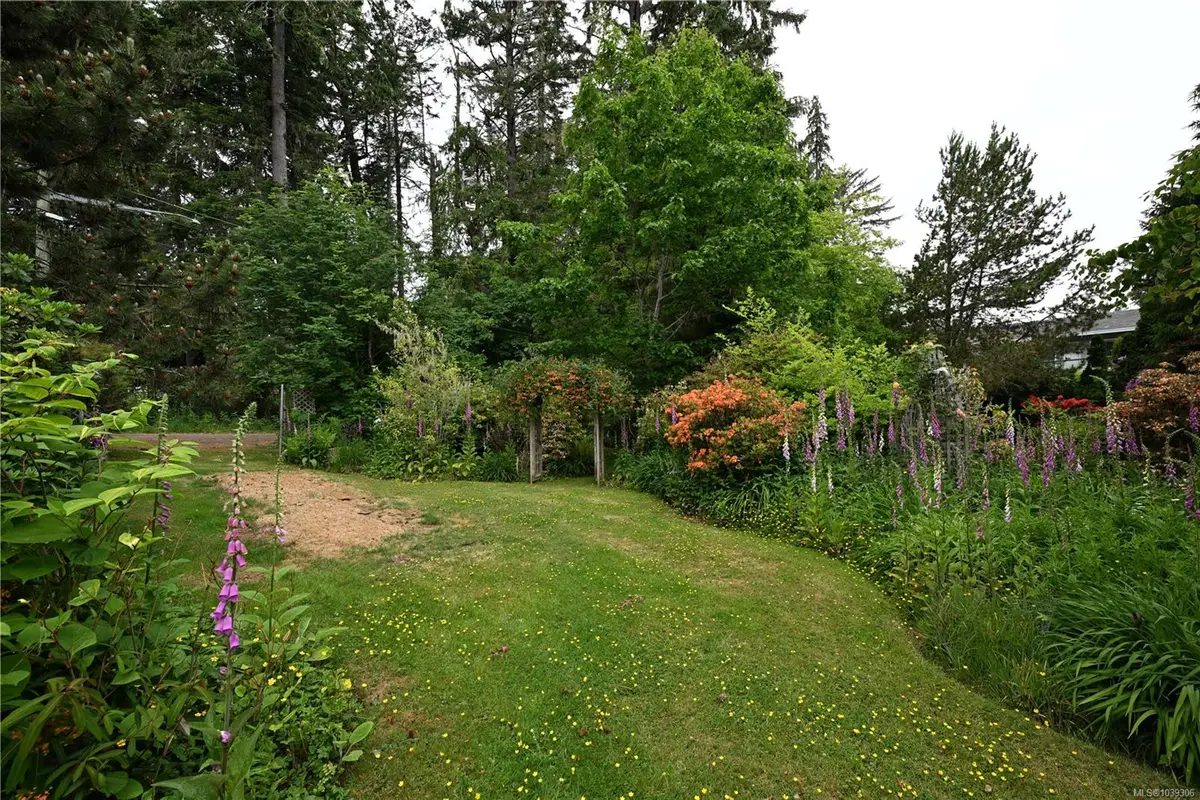 7095 Richview Dr #B, Sooke BC V9Z 0T3
