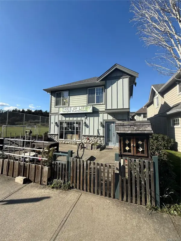 1182 Colville Rd #15, Esquimalt BC V9A 4P7 - 3 bed, 2 bath in Esquimalt