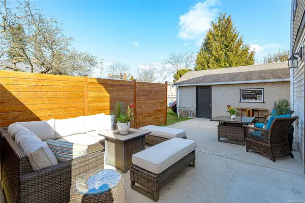 3172 Wascana St, Saanich BC V9A 1W3 - 3 bed, 3 bath property for sale in Saanich
