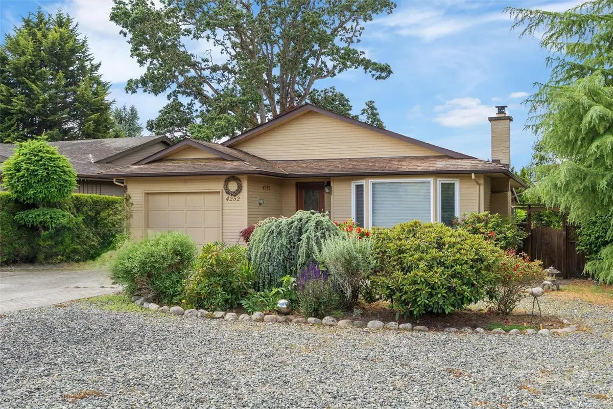 4252 Panorama Dr, Saanich BC V8X 4X6