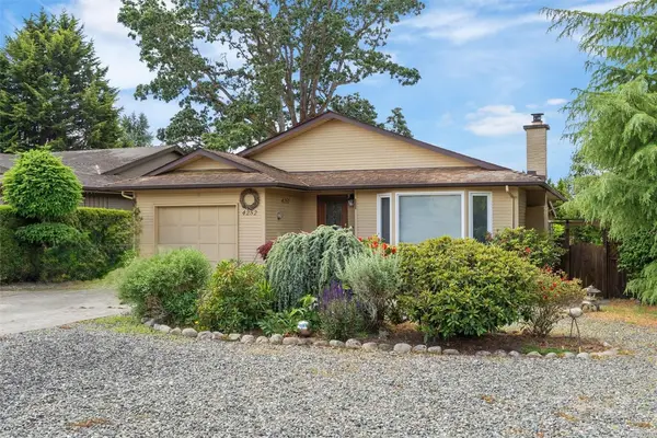 4252 Panorama Dr, Saanich BC V8X 4X6 - 3 bed, 1 bath property for sale in Saanich