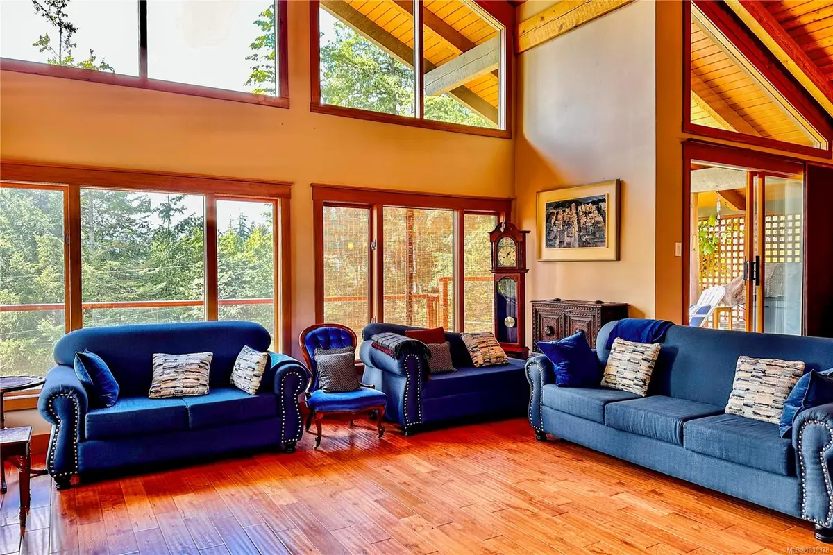 784 Cliffe Rd, Quadra Island BC V0P 1H0