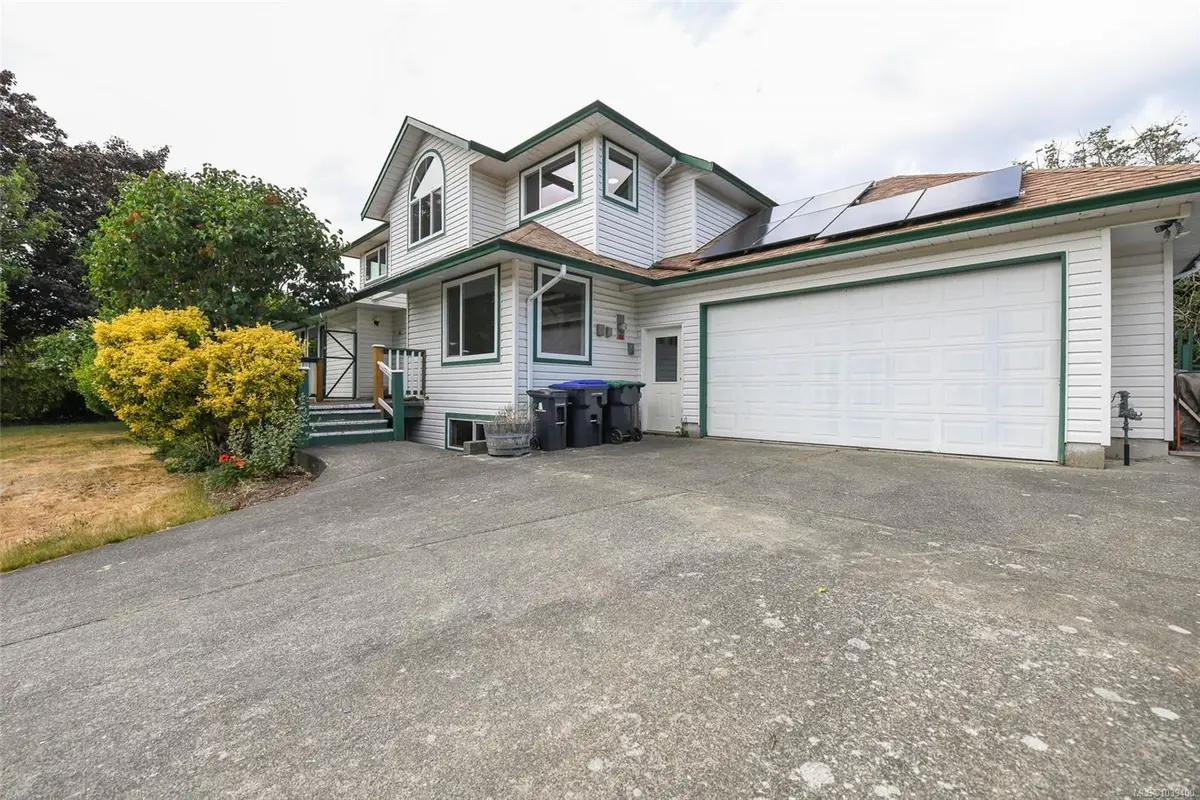 2112 Stellar Crt, Comox BC V9M 3L6