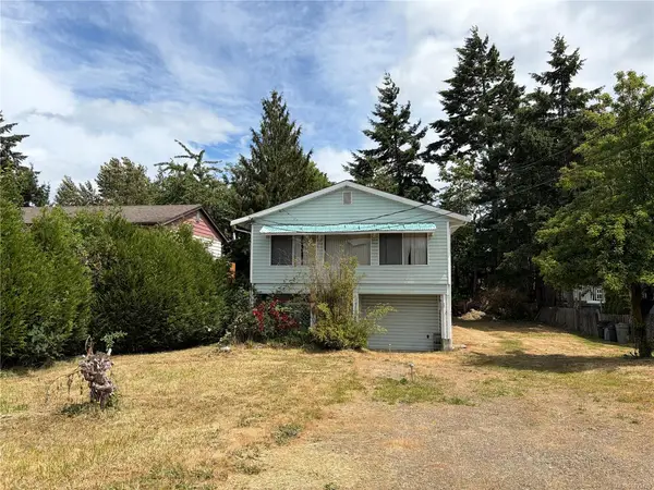 2400 Fitzgerald Ave, Courtenay BC V9N 6K8 - 4 bed, 2 bath property for sale in Courtenay