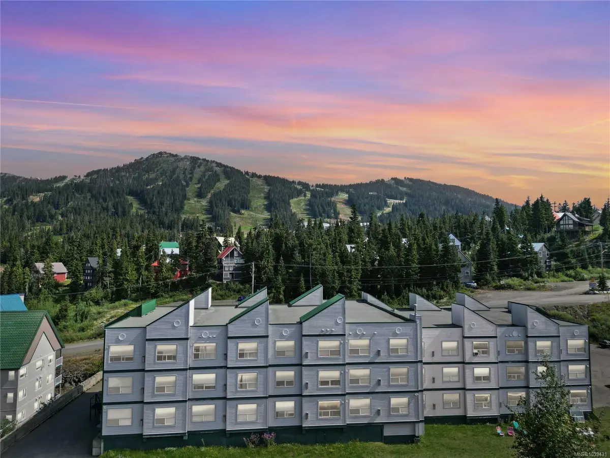 1105 Henry Rd #101, Courtenay BC V9J 1L0