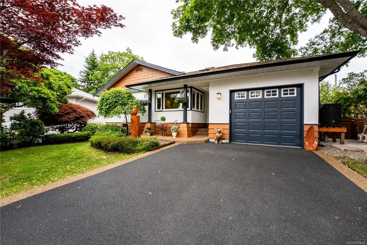 2519 Wootton Cres, Oak Bay BC V8R 5M7