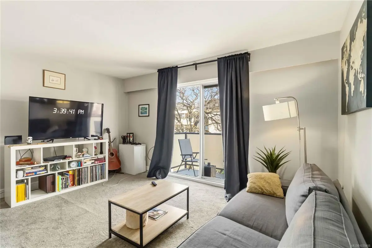 904 Hillside Ave #302, Victoria BC V8T 1Z8