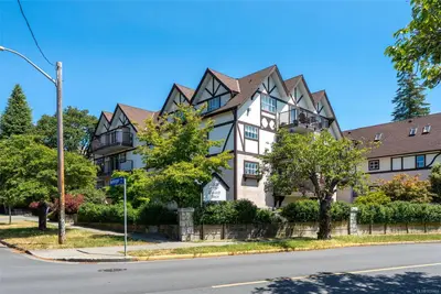 1246 Fairfield Rd #202, Victoria BC V8V 3B5