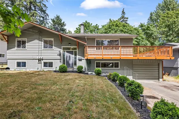 3348 Departure Bay Rd, Nanaimo BC V9T 1B4 - 5 bed, 2 bath property for sale in Nanaimo