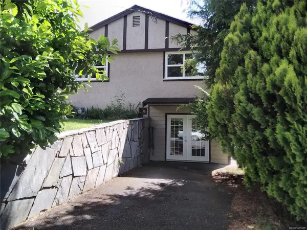 2739 Grosvenor Rd, Victoria BC V8T 3M8 - 3 bed, 2 bath property for sale in Victoria
