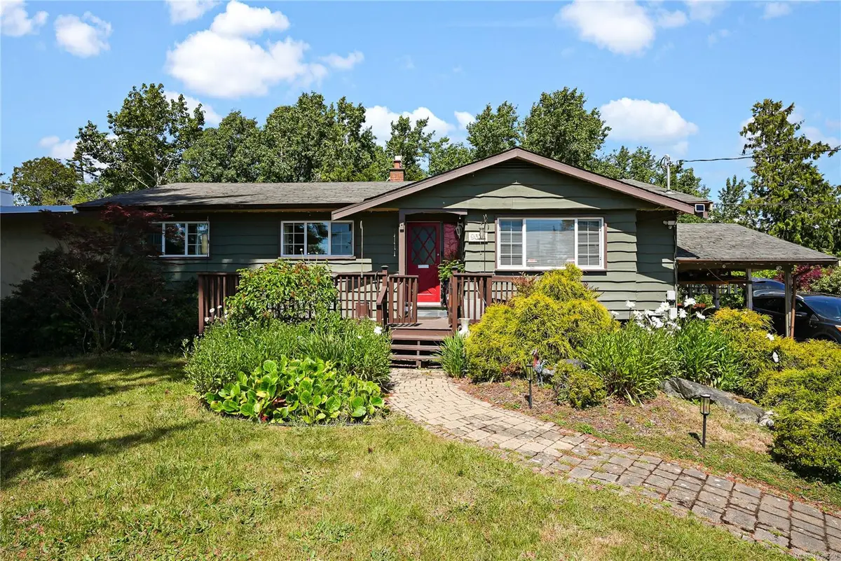 9376 Maryland Dr, Sidney BC V8L 2R3