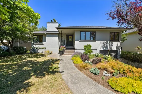2134 Neil St, Oak Bay BC V8R 3E4 - 6 bed, 3.0 bath in Oak Bay