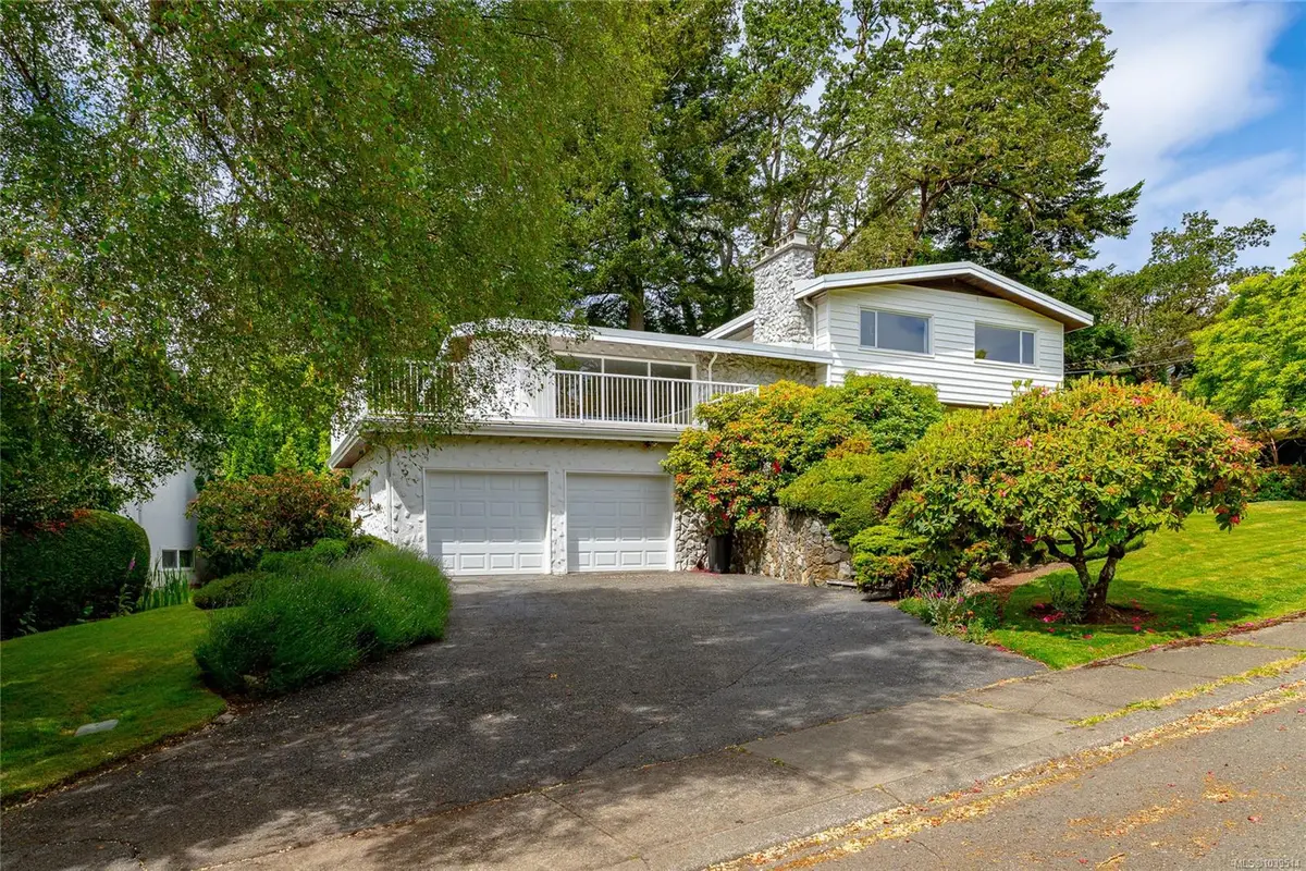 3508 Plymouth Rd, Oak Bay BC V8P 4X4