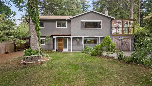 1506 Chinook Dr, Comox BC V9M 3E1 - 5 bed, 3 bath property for sale in Comox