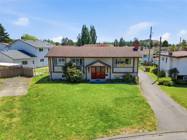 3971 Cedarwood St, Saanich BC V8N 3N3 - 5 bed, 4 bath property for sale in Saanich