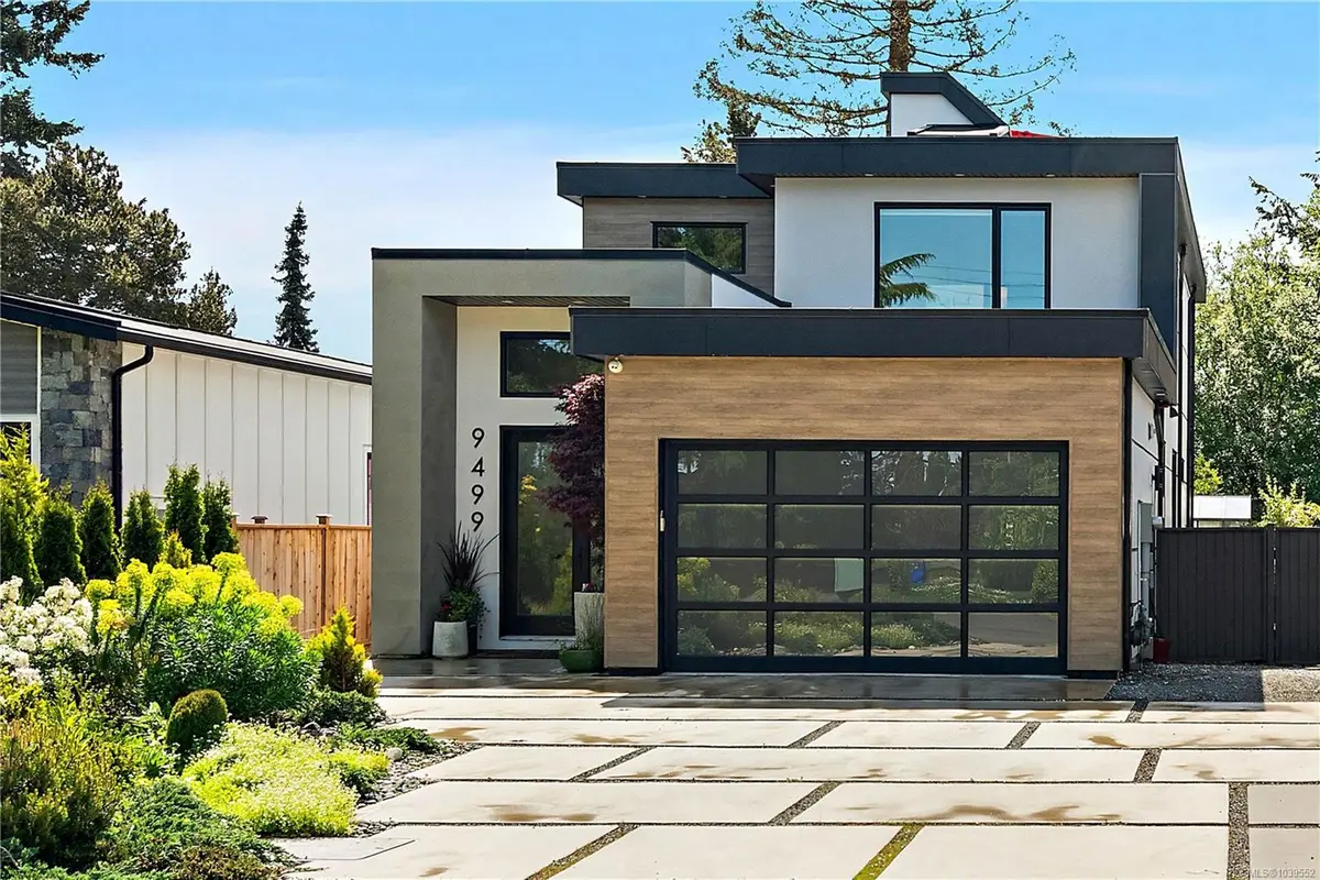 9499 Maryland Dr, Sidney BC V8L 2R7