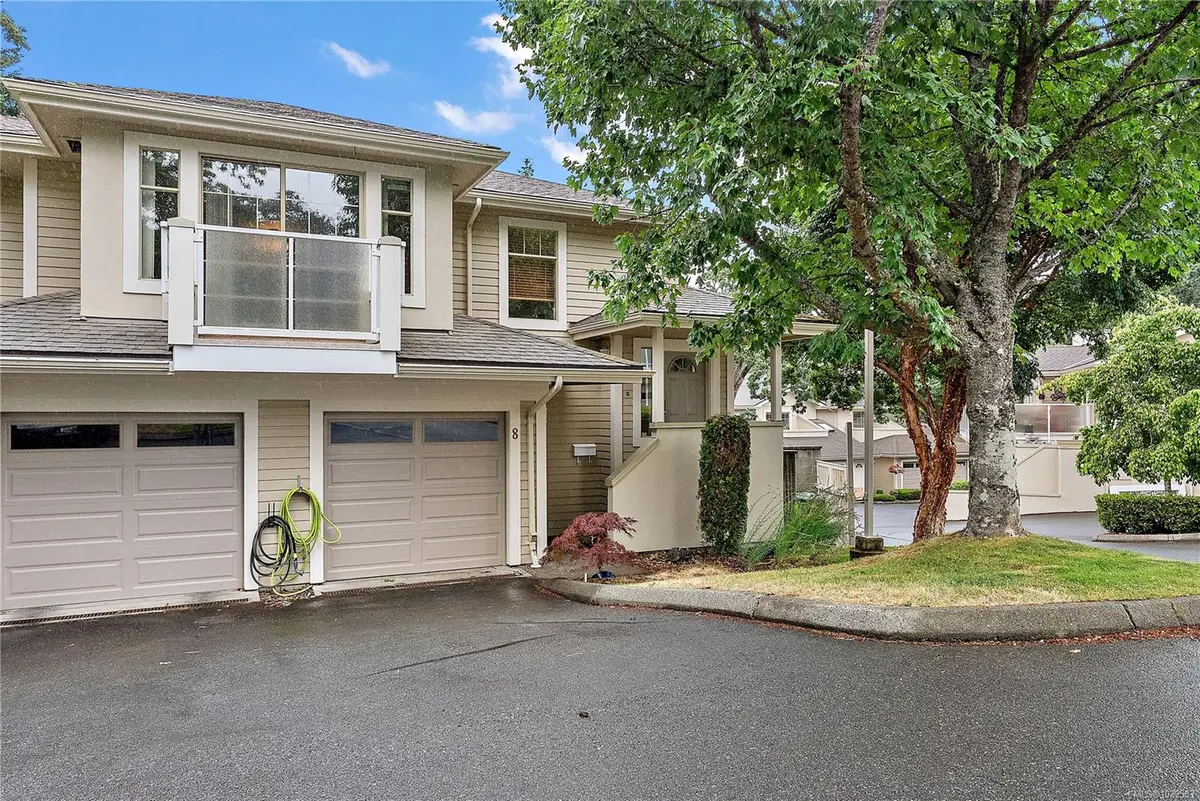 850 Parklands Dr #8, Esquimalt BC V9A 7L9
