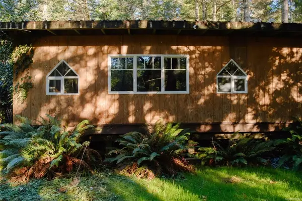 1900 Martin Rd, Gabriola Island BC V0R 1X7 - 2 bed, 1 bath in Gabriola Island