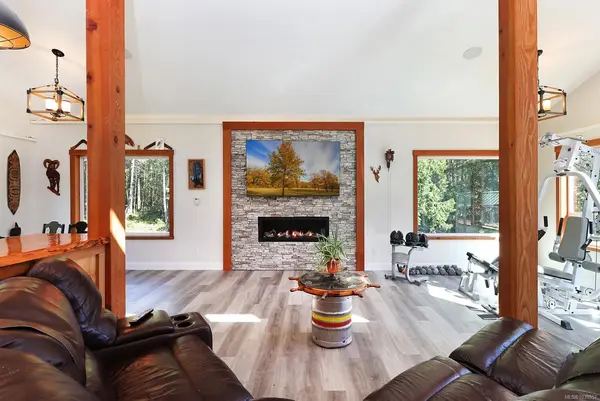 8400 Owl Cres, Denman Island BC V0R 1T0 - 5 bed, 3 bath property for sale in Denman Island