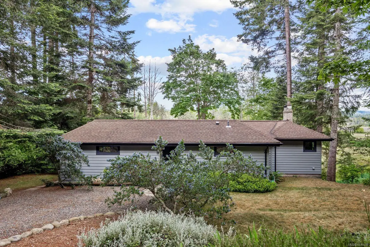 7727 Tozer Rd, Fanny Bay BC V0R 1W0