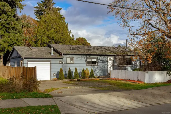 932 Bray Ave, Langford BC V9B 2T1 - 5 bed, 3 bath property for sale in Langford