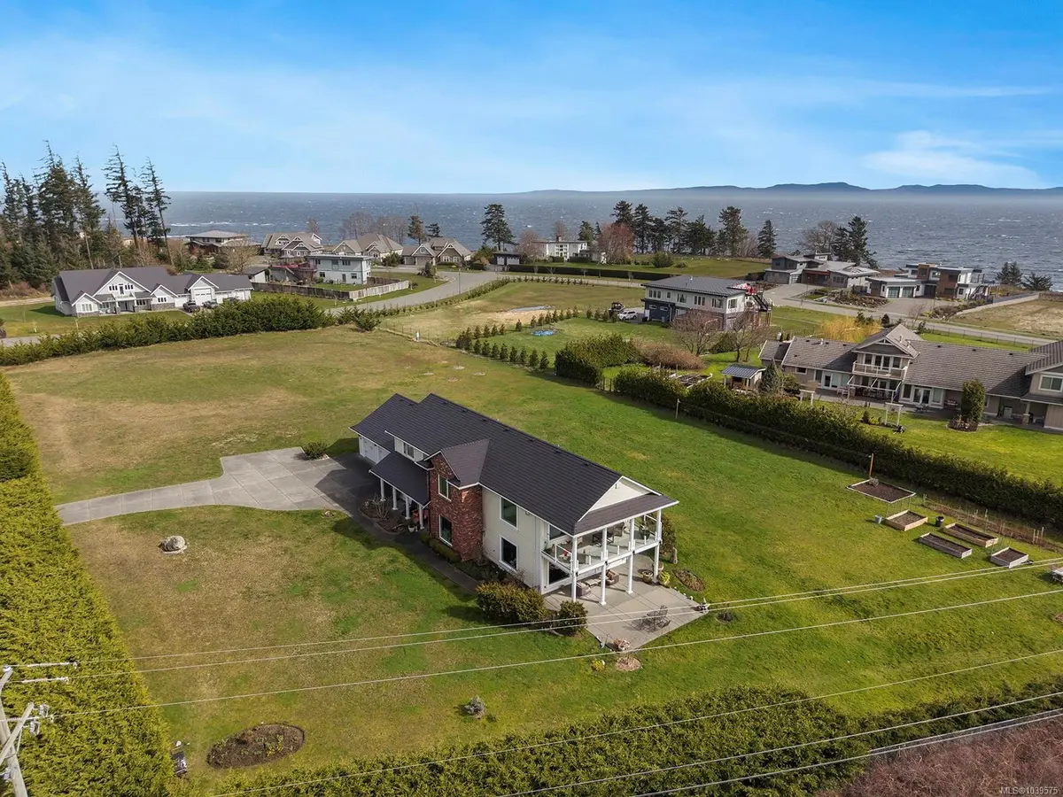 1167 Tara Rd, Comox BC V9M 3T5