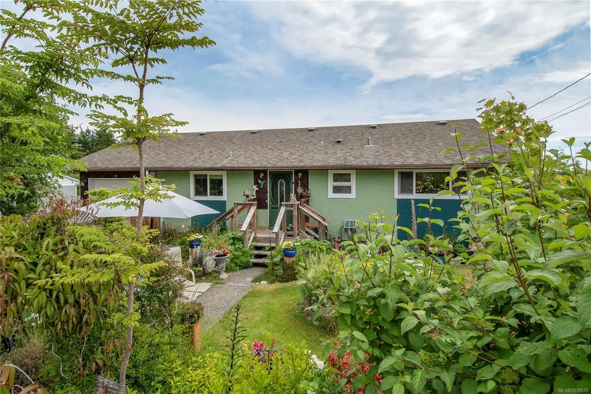 371 McLean St, Campbell River BC V9W 2M7