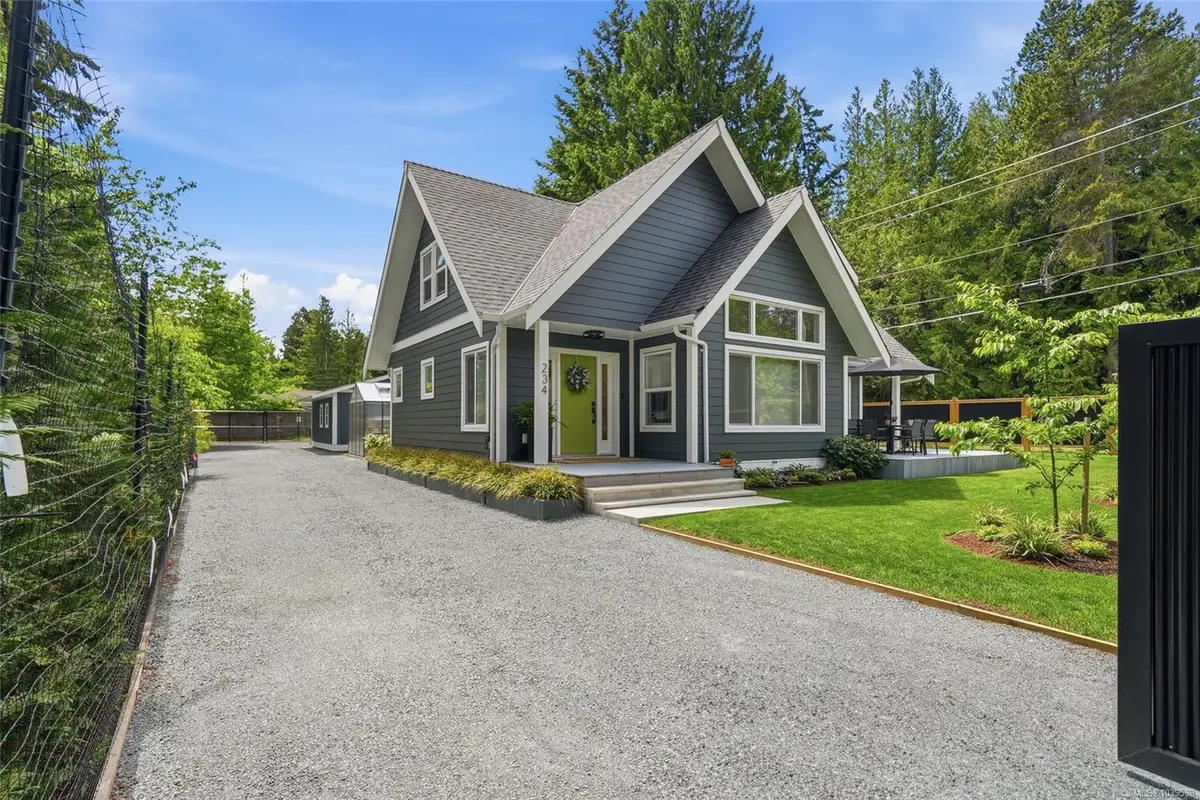 234 Fern Rd W, Qualicum Beach BC V9K 1S4