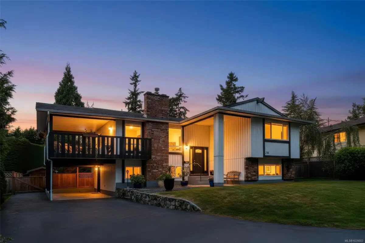 755 Mann Ave, Saanich BC V8Z 3C3