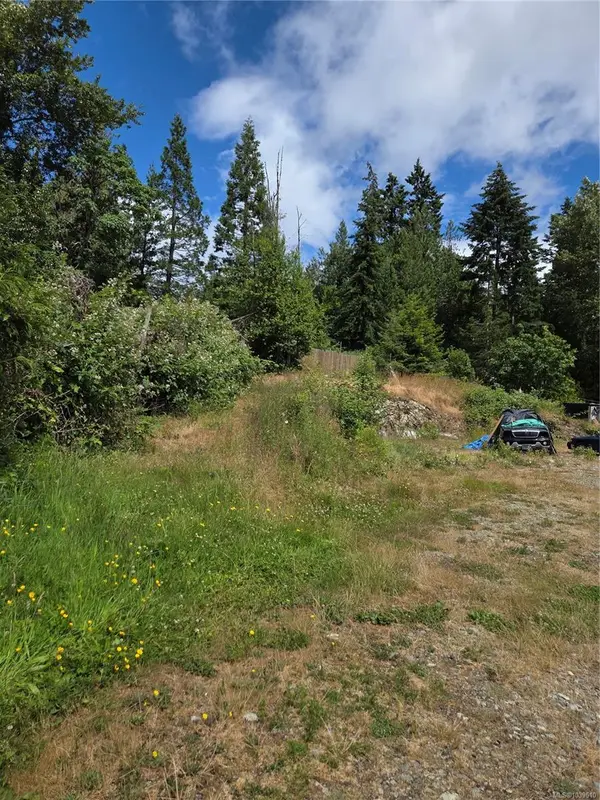 1824 Swartz Bay Rd, North Saanich BC V8L 5R2 - 2 bed, 1.0 bath in North Saanich