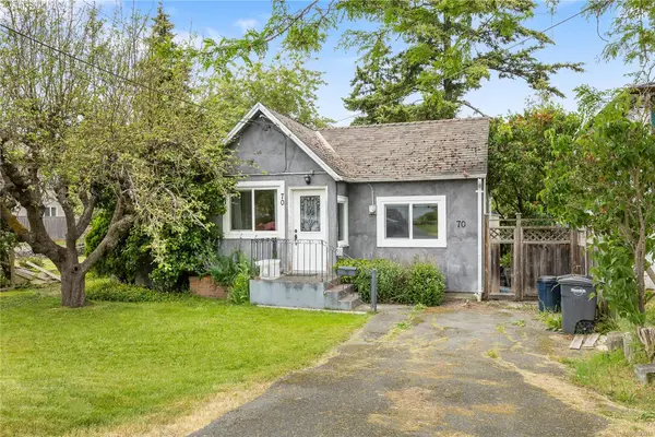 70 Hampton Rd, Saanich BC V8Z 1G4 - 3 bed, 2 bath property for sale in Saanich