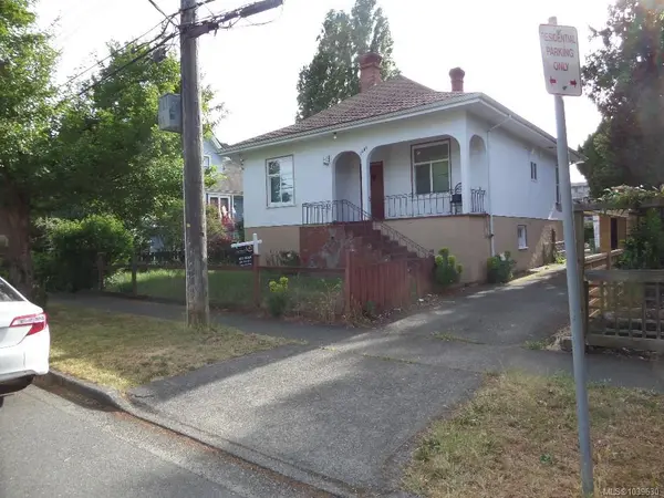 1606 Bank St, Victoria BC V8R 4V4 - 3 bed, 2 bath property for sale in Victoria