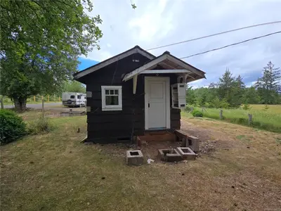 1055 Station Rd, Coombs BC V0R 1M0