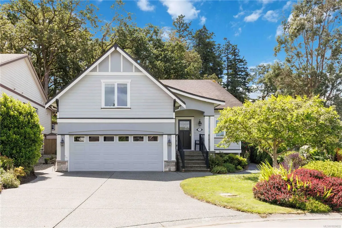 783 Rogers Way, Saanich BC V8X 5L1