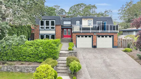 1644 Barksdale Dr, Saanich BC V8N 4Z8 - 5 bed, 3 bath property for sale in Saanich