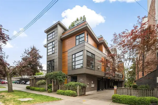 1137 Meares St #4, Victoria BC V8V 3J9 - 2 bed, 3 bath property for sale in Victoria