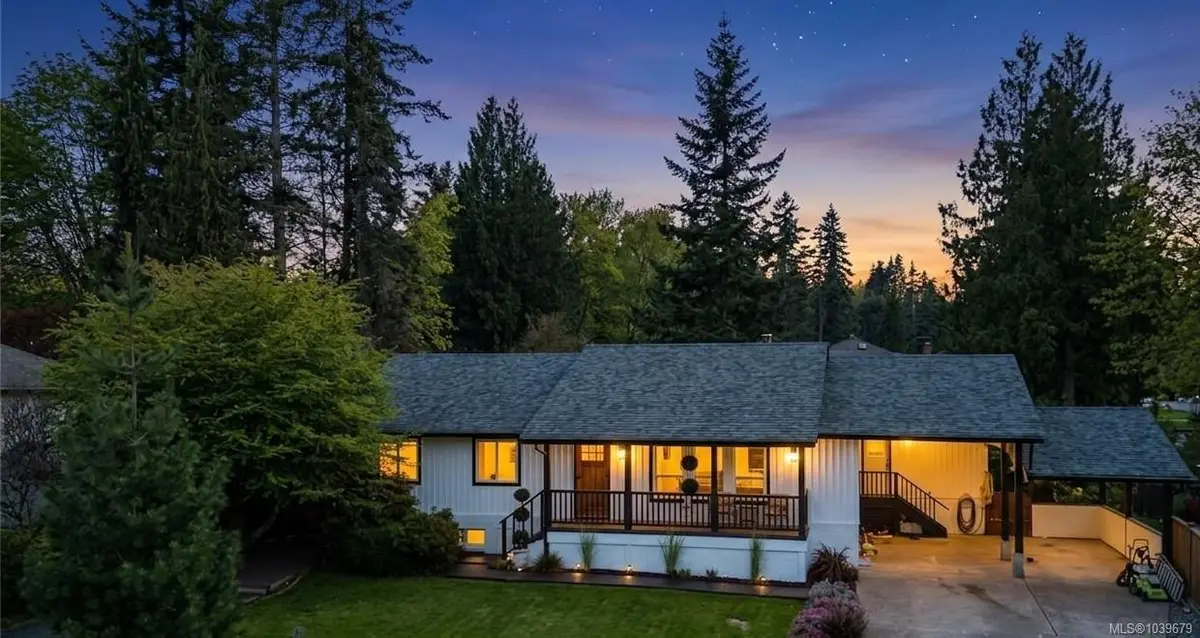 1025 Maple Lane Dr, Parksville BC V9P 1T3