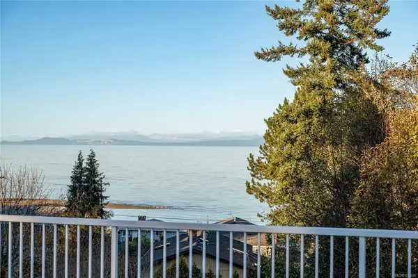 350 Garrett Rd, Qualicum Beach BC V9K 1H4 - 5 bed, 4 bath property for sale in Qualicum Beach