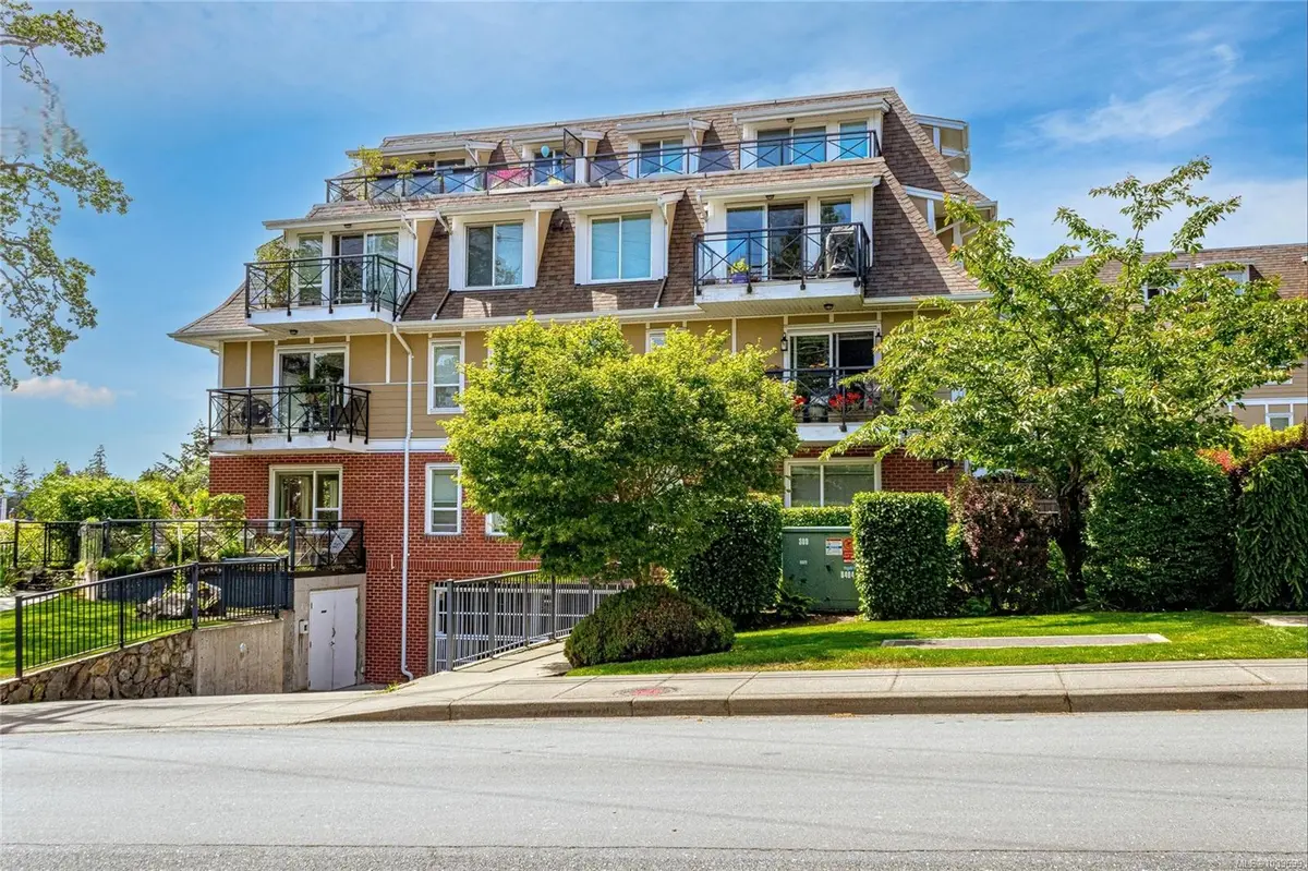 4536 Viewmont Ave #406, Saanich BC V8Z 5L2