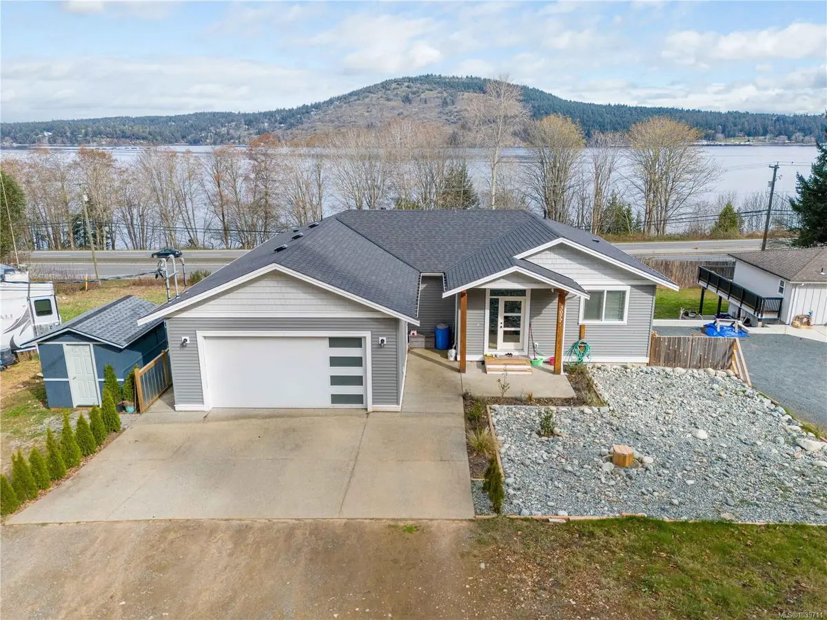 3077 Hillview Rd, Lantzville BC V0R 2H0