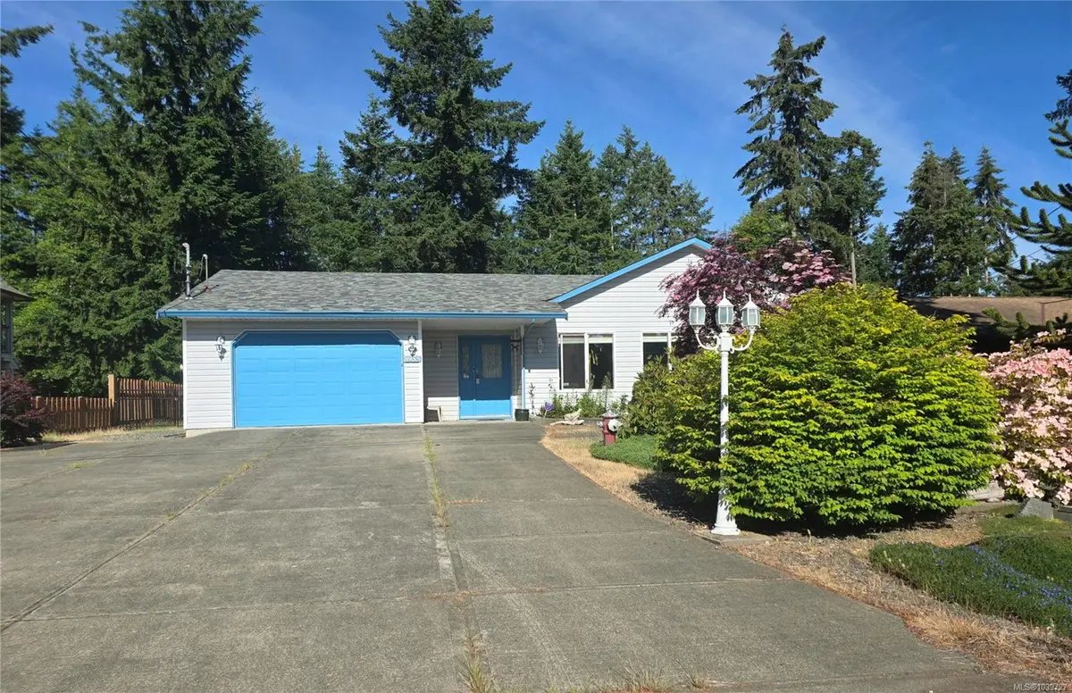 8955 McLarey Ave, Black Creek BC V9J 1A2