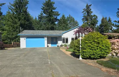 8955 McLarey Ave, Black Creek BC V9J 1A2