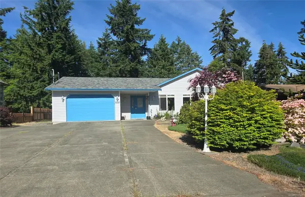 8955 McLarey Ave, Black Creek BC V9J 1A2 - 3 bed, 2 bath property for sale in Black Creek