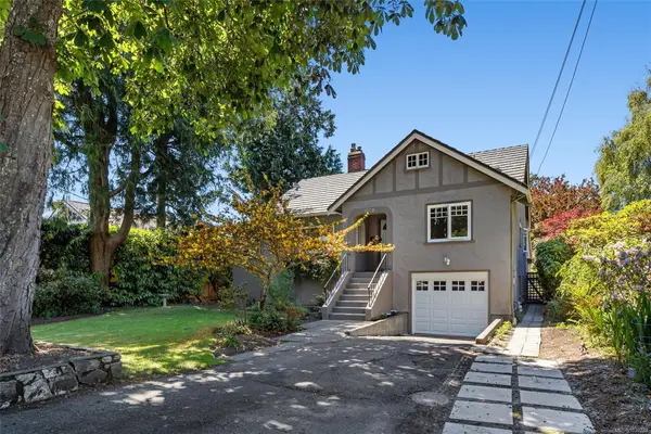 1166 Transit Rd, Oak Bay BC V8S 5A3 - 6 bed, 2 bath property for sale in Oak Bay