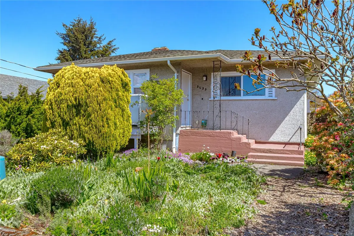 3433 Bethune Ave, Saanich BC V8X 1W1